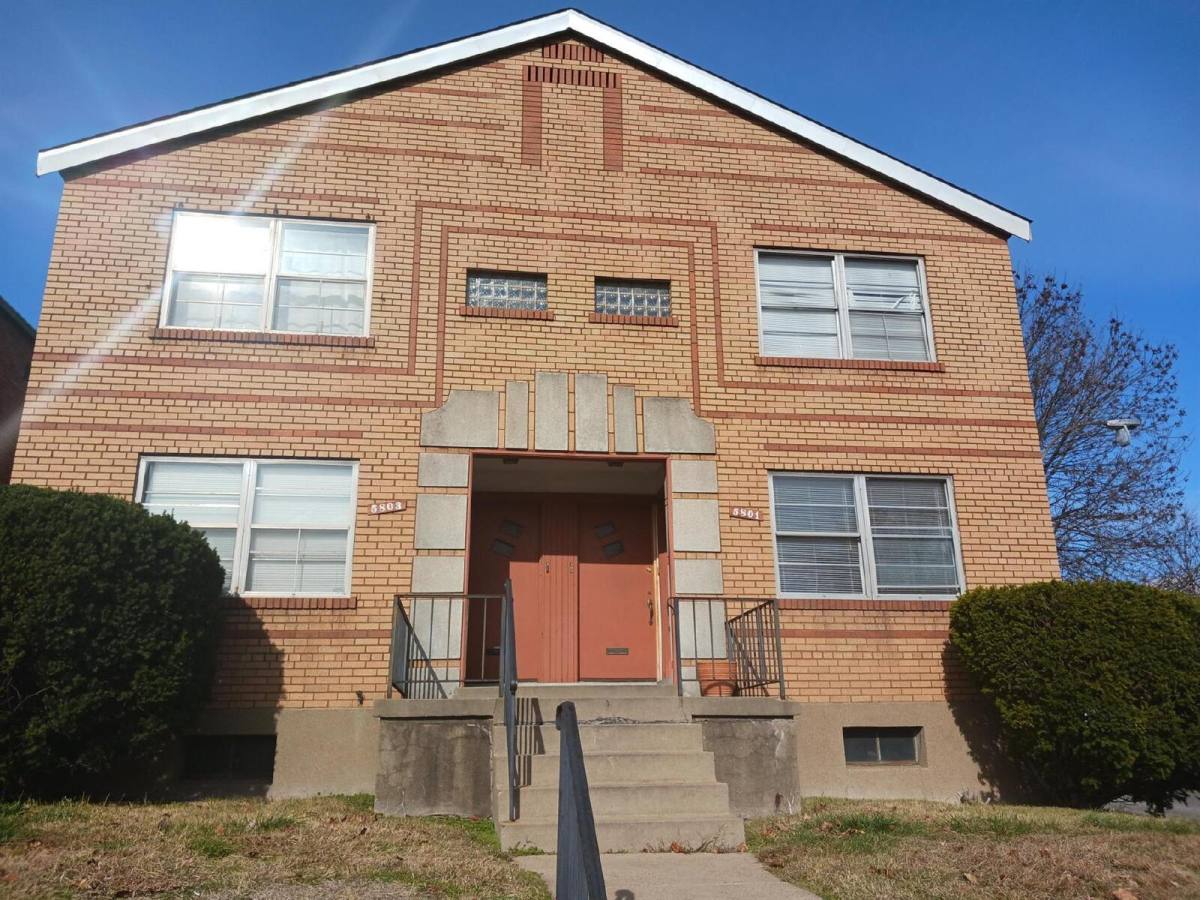 Apartment for rent at 5801 Devonshire Ave, Saint Louis, MO 63109