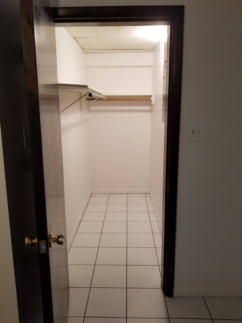 Apartment for rent at 517 N Wolf Rd, Hillside, IL 60162