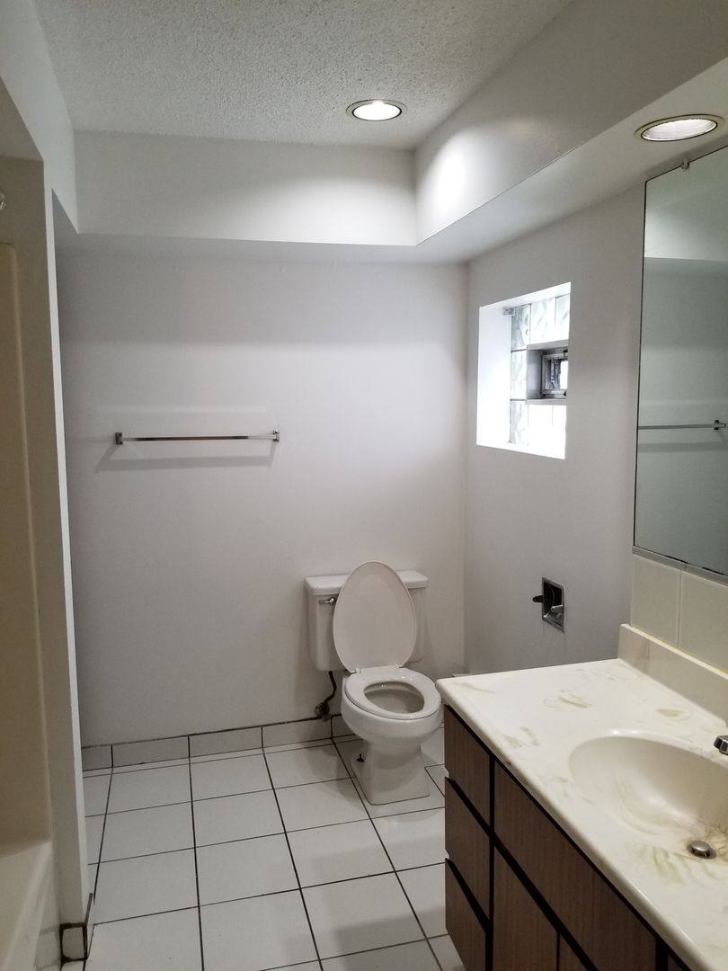Apartment for rent at 517 N Wolf Rd, Hillside, IL 60162