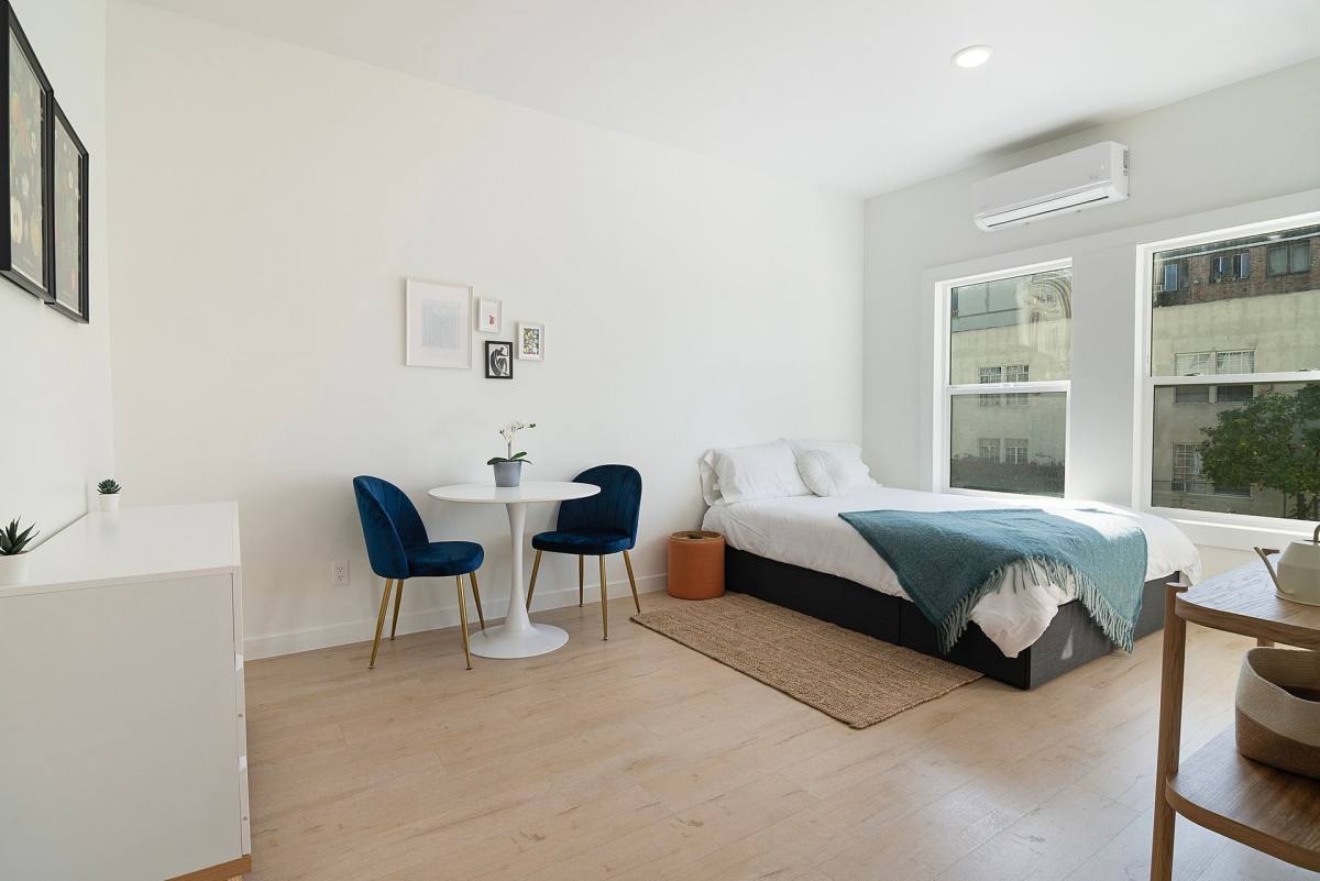 Apartment for rent at 1520 8th St, Los Angeles, CA 90017