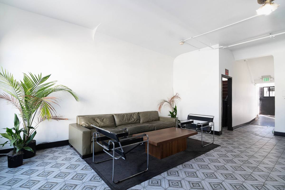 Apartment for rent at 1520 8th St, Los Angeles, CA 90017