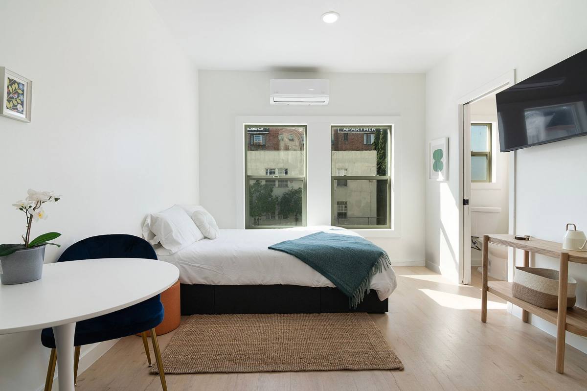 Apartment for rent at 1520 8th St, Los Angeles, CA 90017