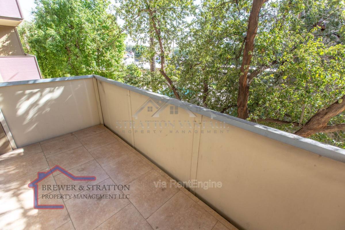 Condo for rent at 351 E Thomas Rd #D305, Phoenix, AZ 85012