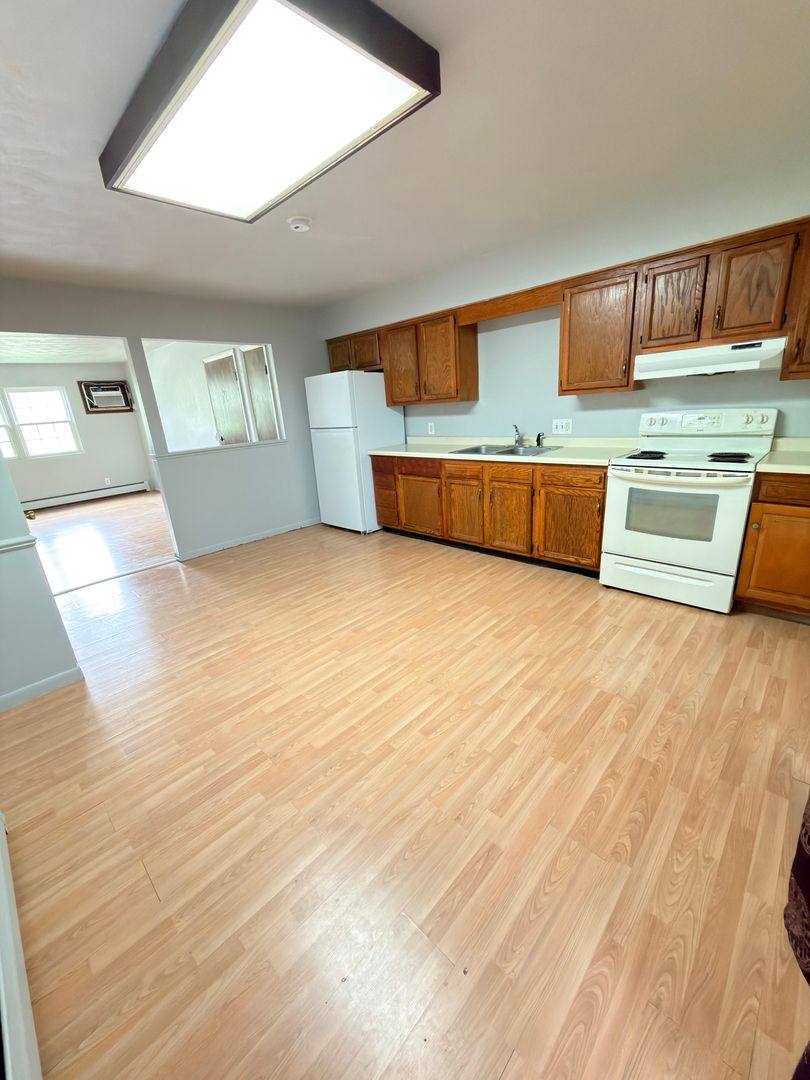 Apartment for rent at 1505 E 39th St, Davenport, IA 52807
