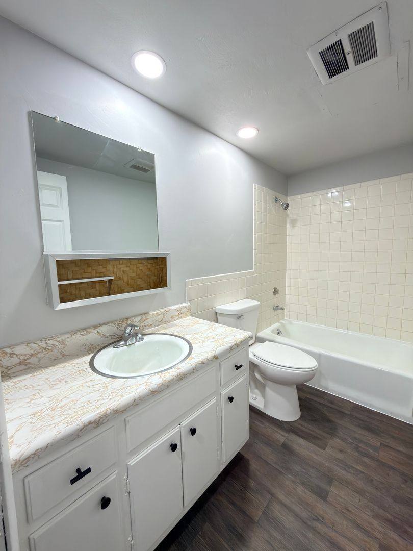 Apartment for rent at 1505 E 39th St, Davenport, IA 52807
