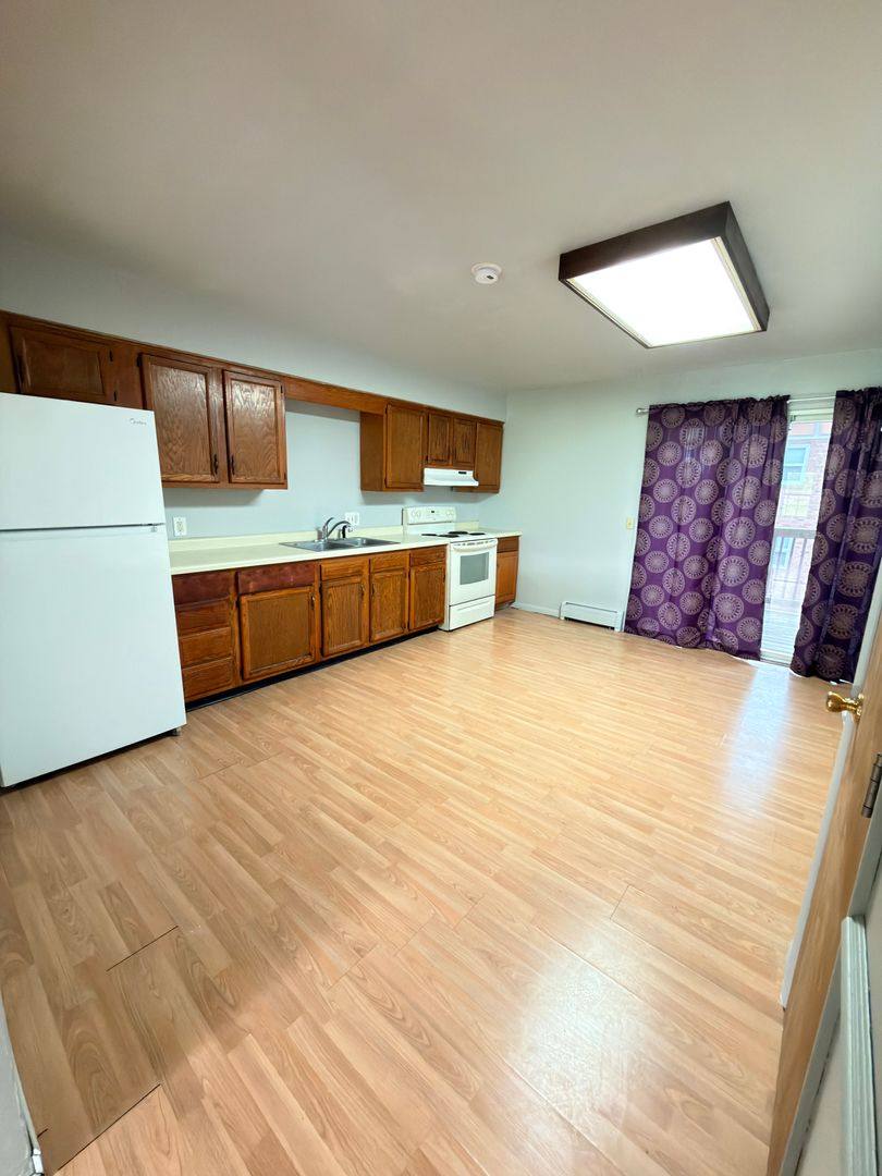 Apartment for rent at 1505 E 39th St, Davenport, IA 52807