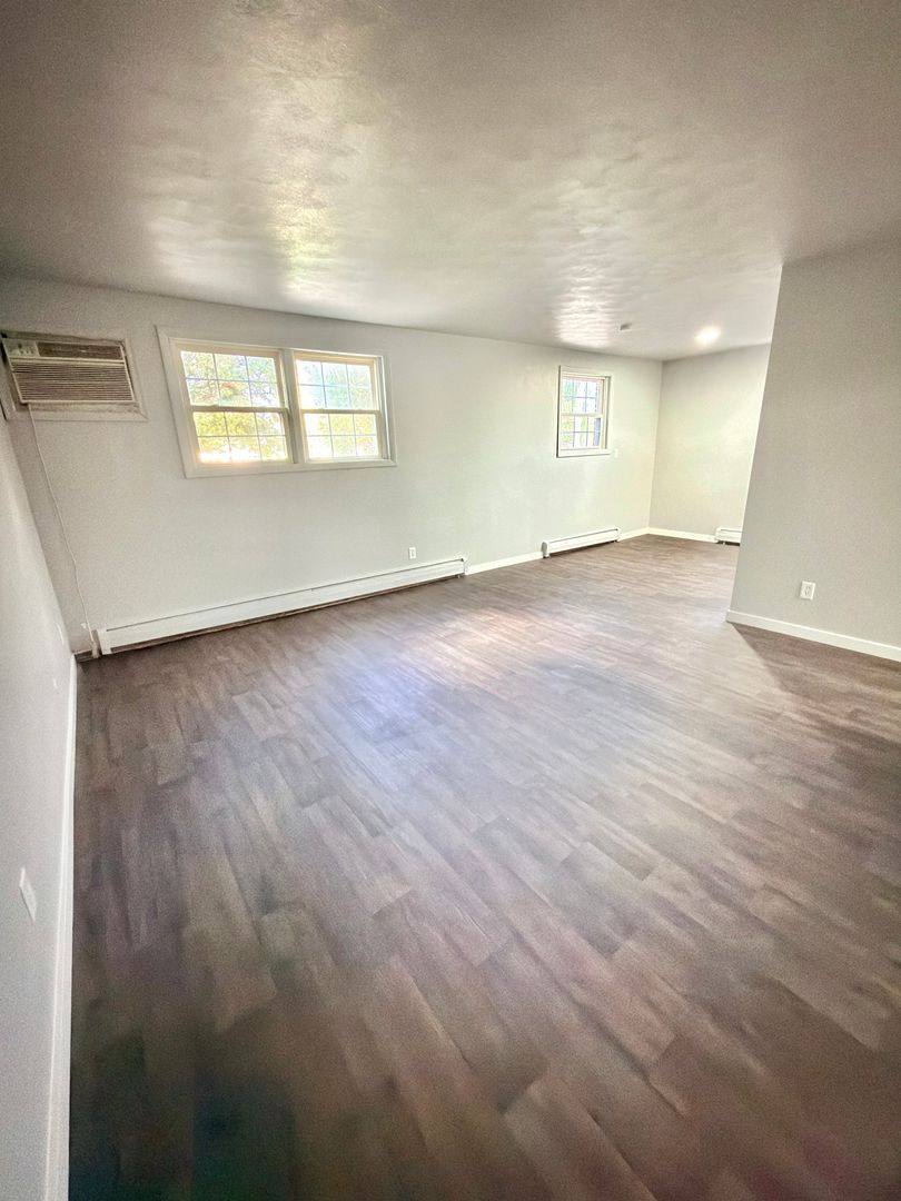 Apartment for rent at 1505 E 39th St, Davenport, IA 52807