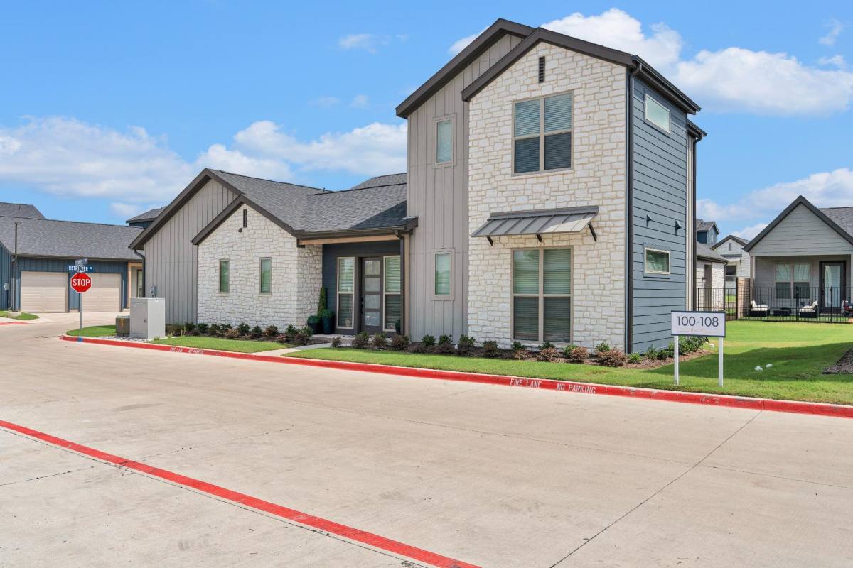Apartment for rent at 1600 Firewheel Parkway, Garland, TX 75040