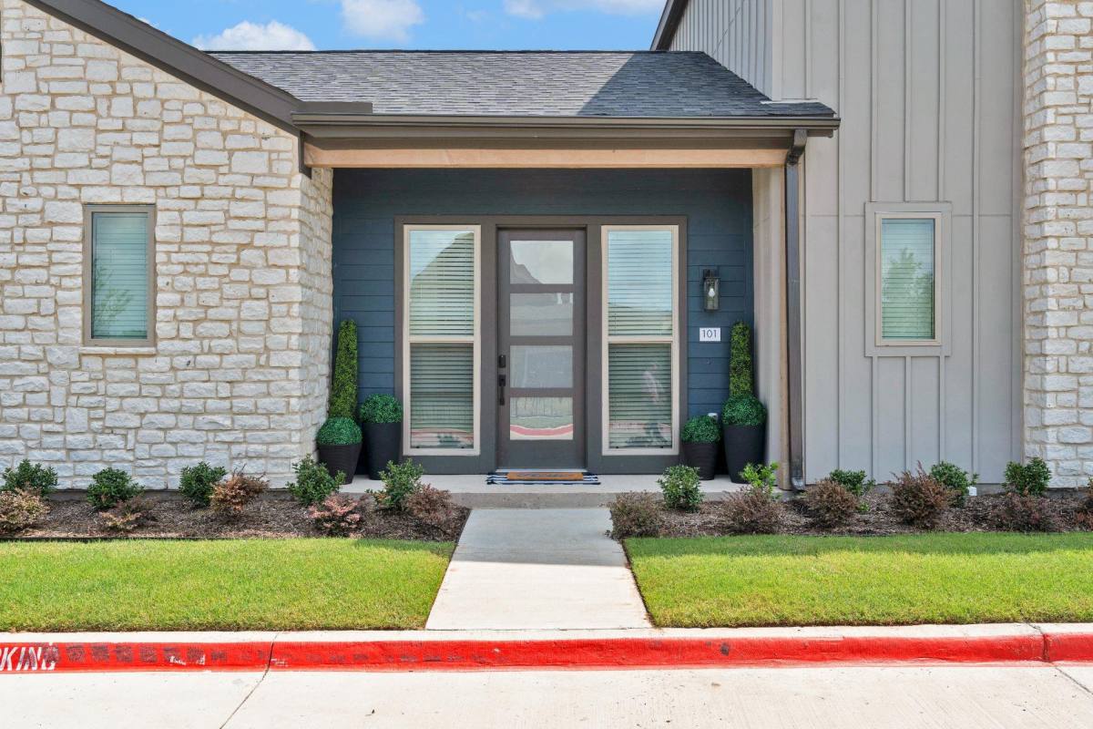 Apartment for rent at 1600 Firewheel Parkway, Garland, TX 75040