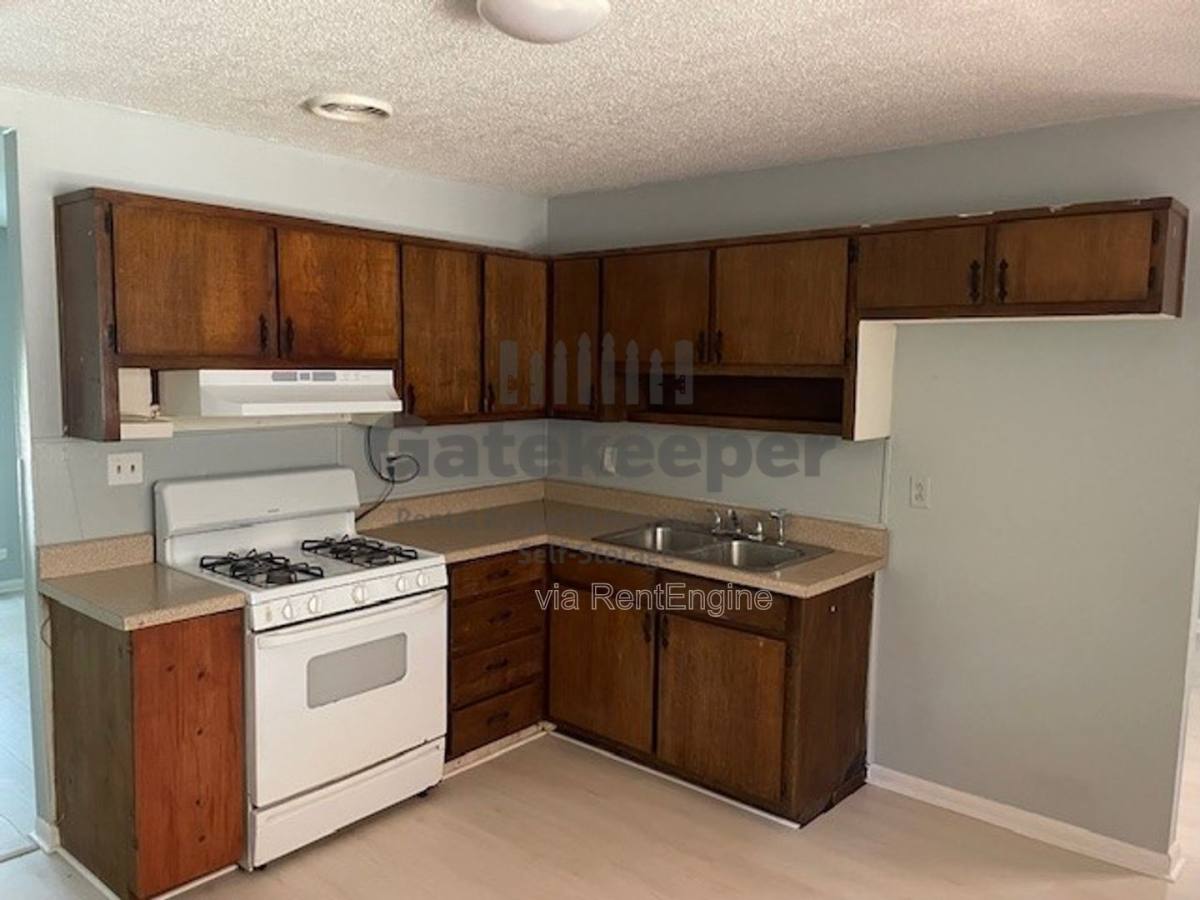 House for rent at 8202 Attleboro Dr, Jonesboro, GA 30238