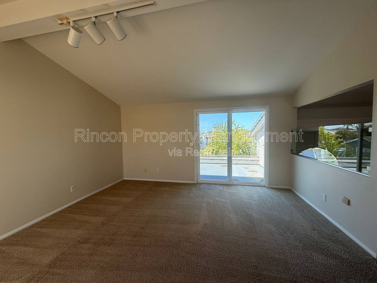House for rent at 2462 Pierpont Blvd, Ventura, CA 93001