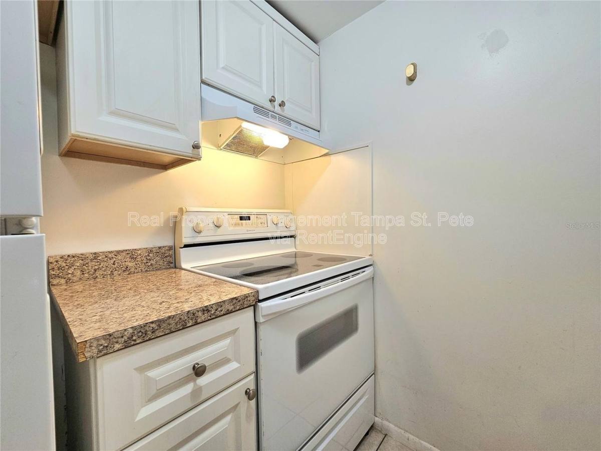 House for rent at 613 Lyndhurst St, Dunedin, FL 34698
