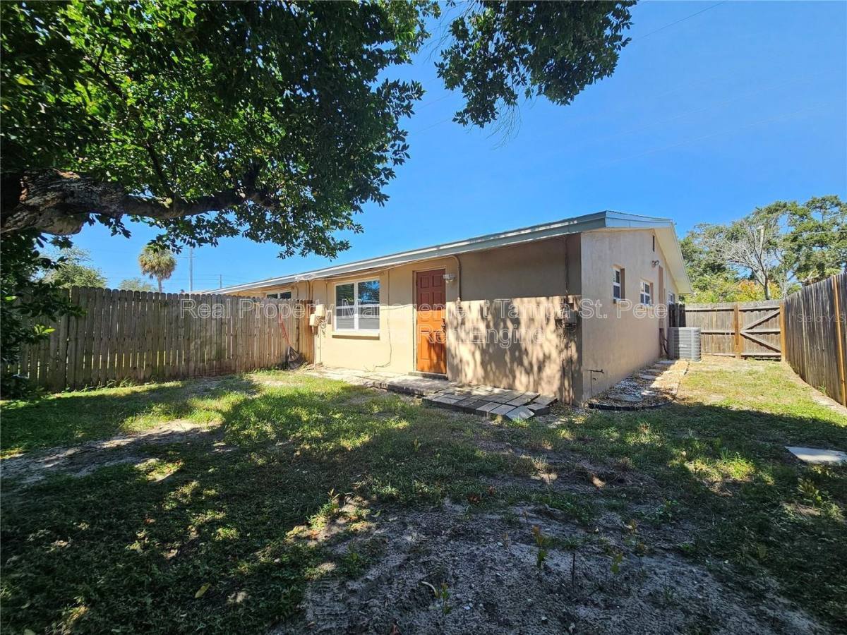 Apartment for rent at 611 Lyndhurst St, Dunedin, FL 34698