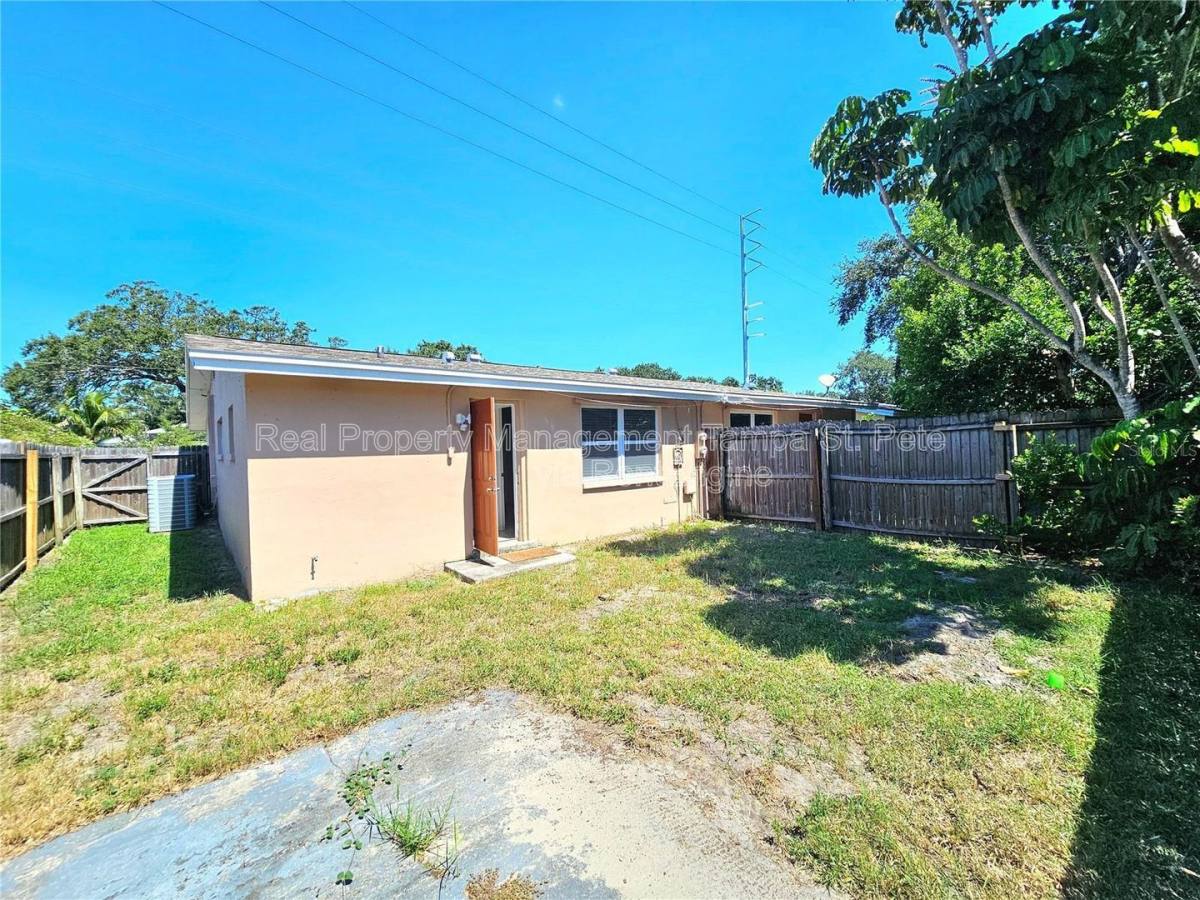 Apartment for rent at 611 Lyndhurst St, Dunedin, FL 34698