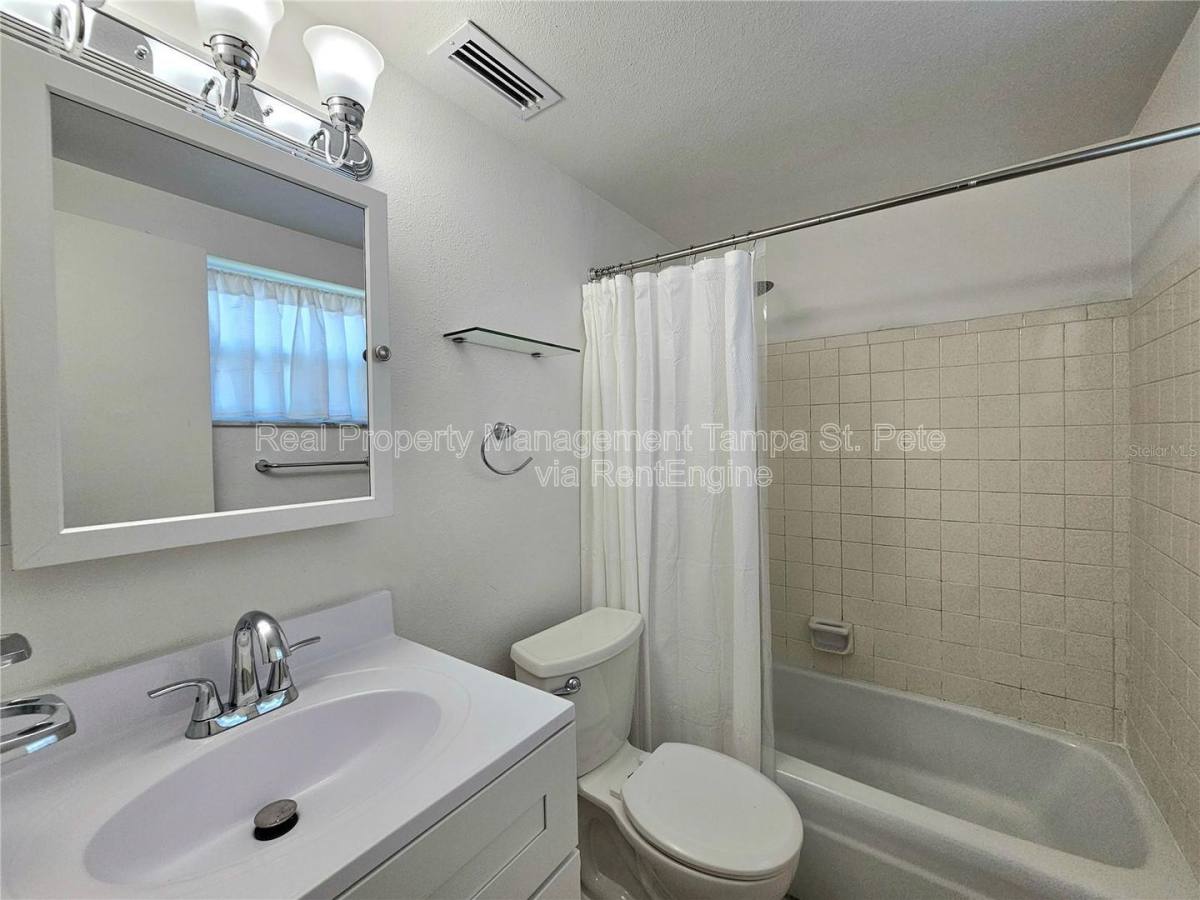Apartment for rent at 611 Lyndhurst St, Dunedin, FL 34698