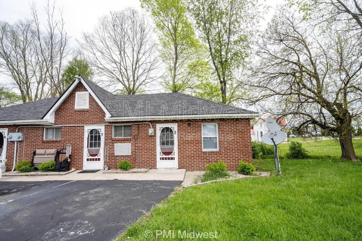 Apartment for rent at 2142 W US-Highway 40 #2, Greenfield, IN 46140