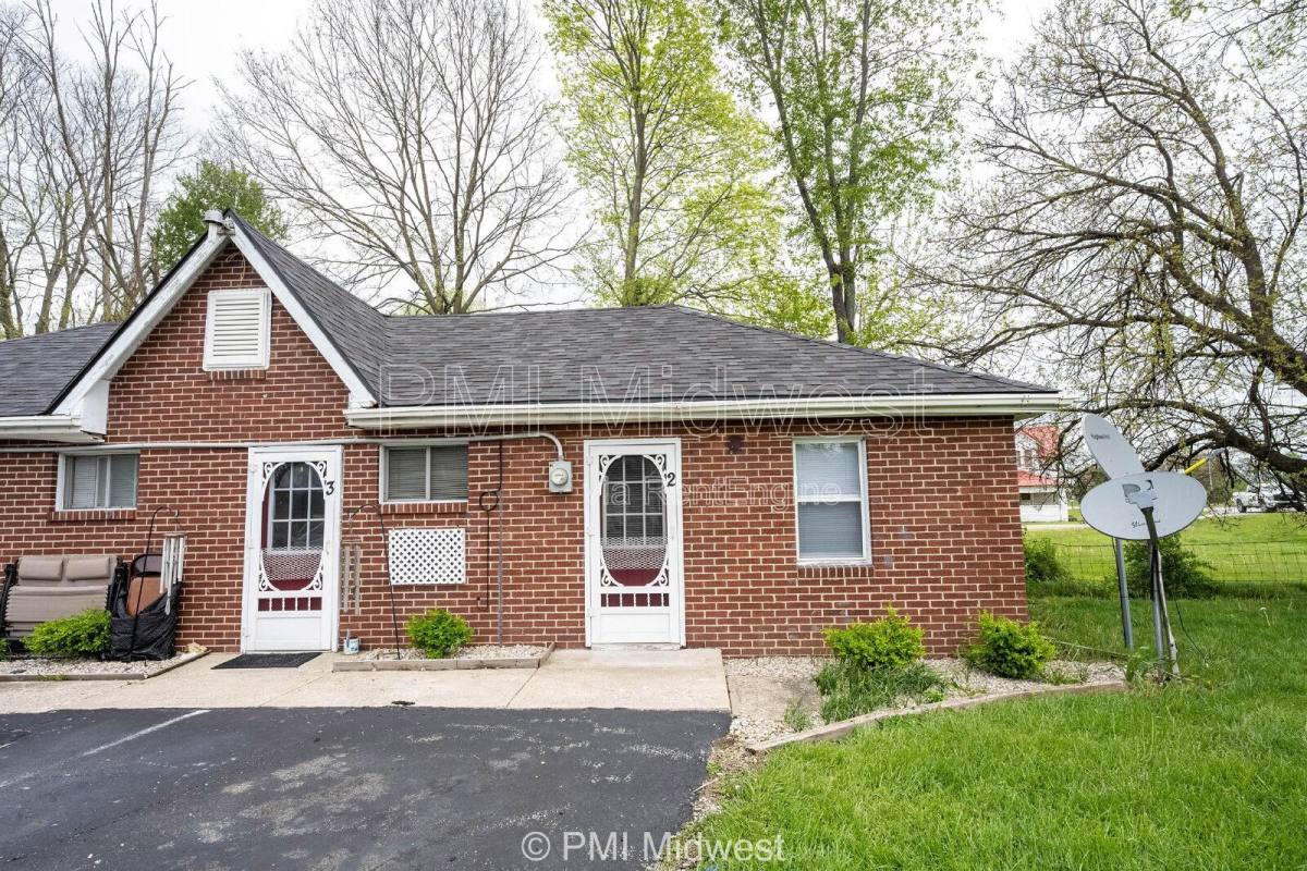 Apartment for rent at 2142 W US-Highway 40 #2, Greenfield, IN 46140