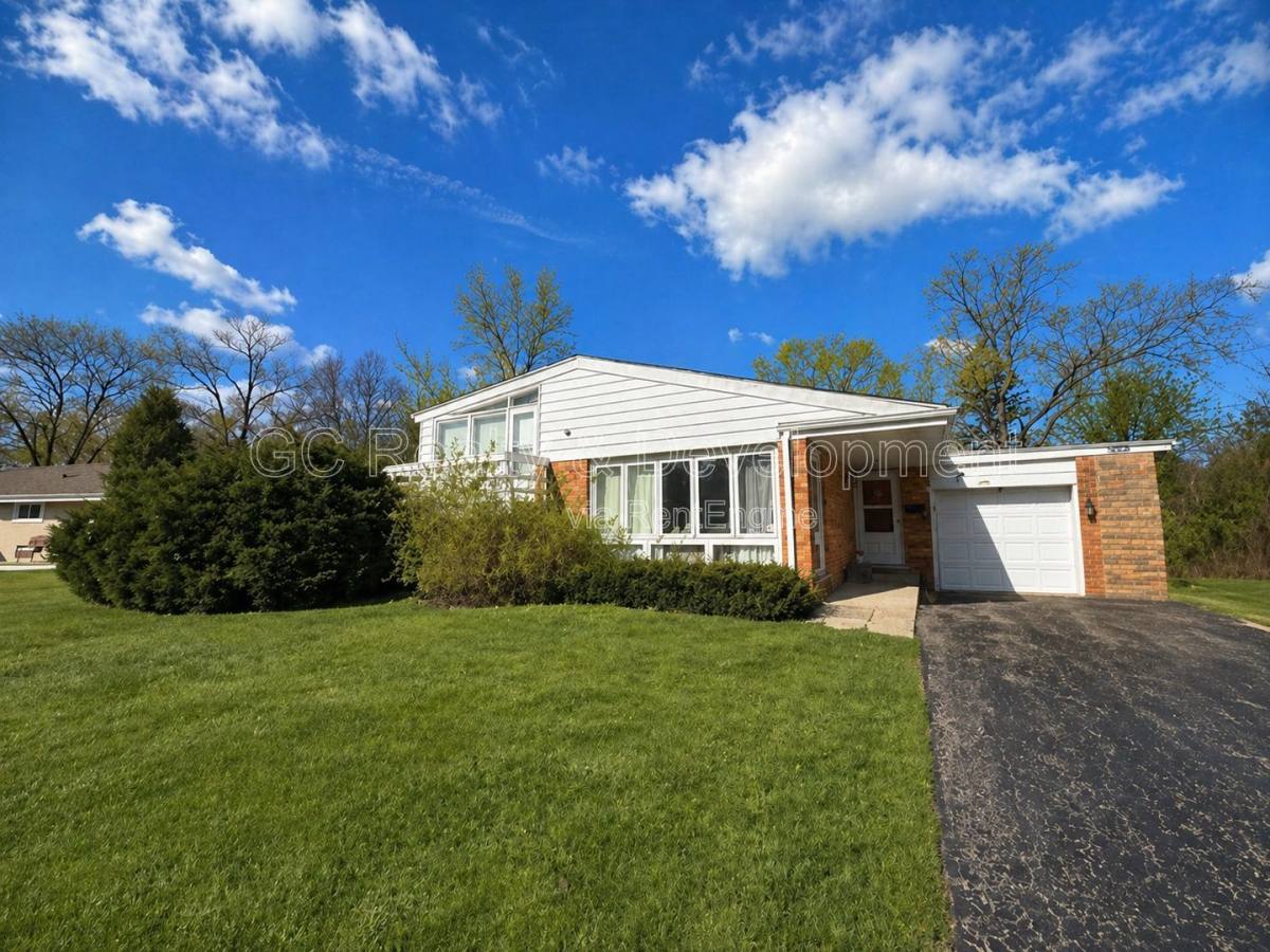 House for rent at 558 Mallard Lane, Deerfield, IL 60015