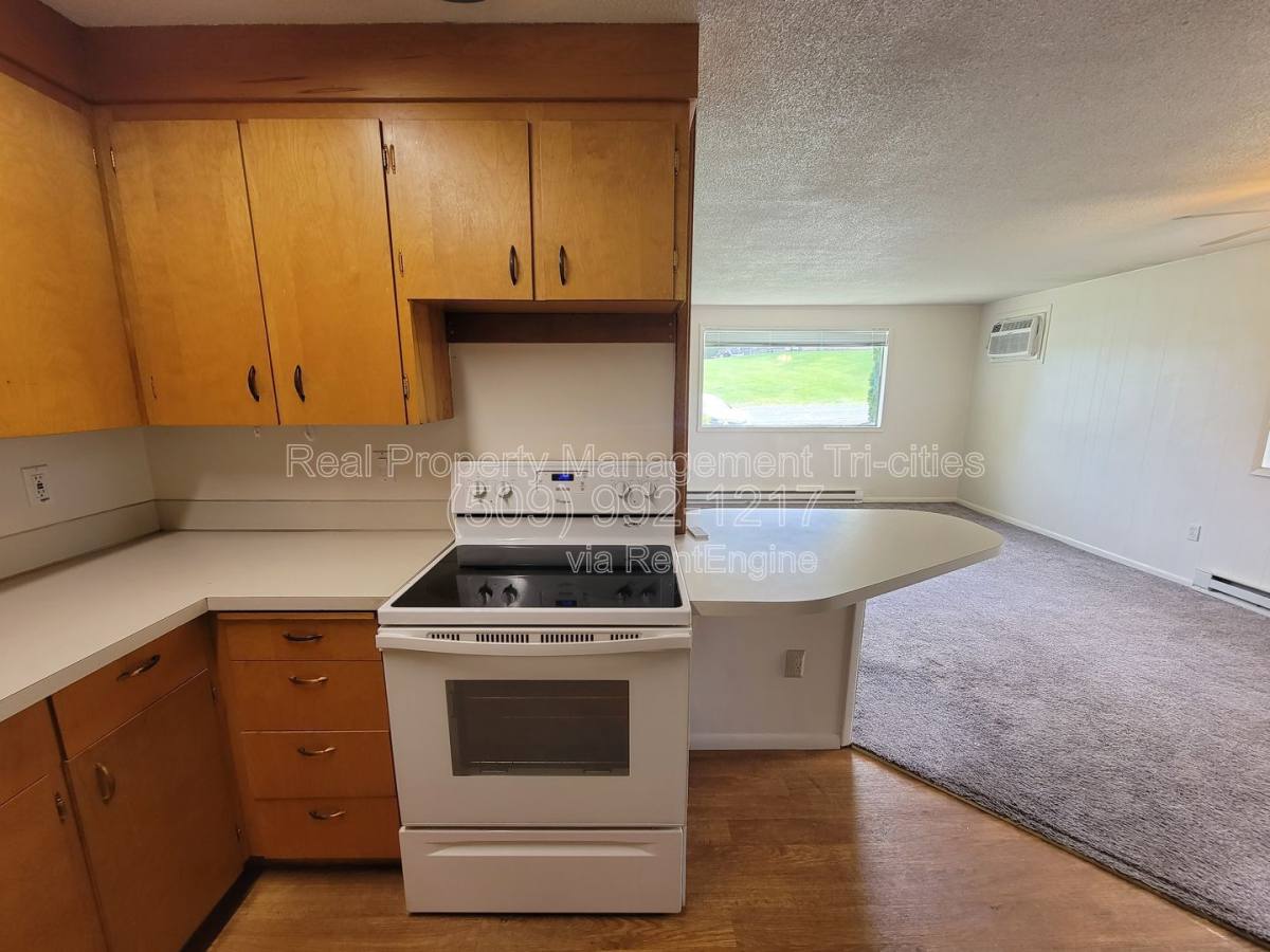 Apartment for rent at 1702 W 7th Place #B, Kennewick, WA 99336