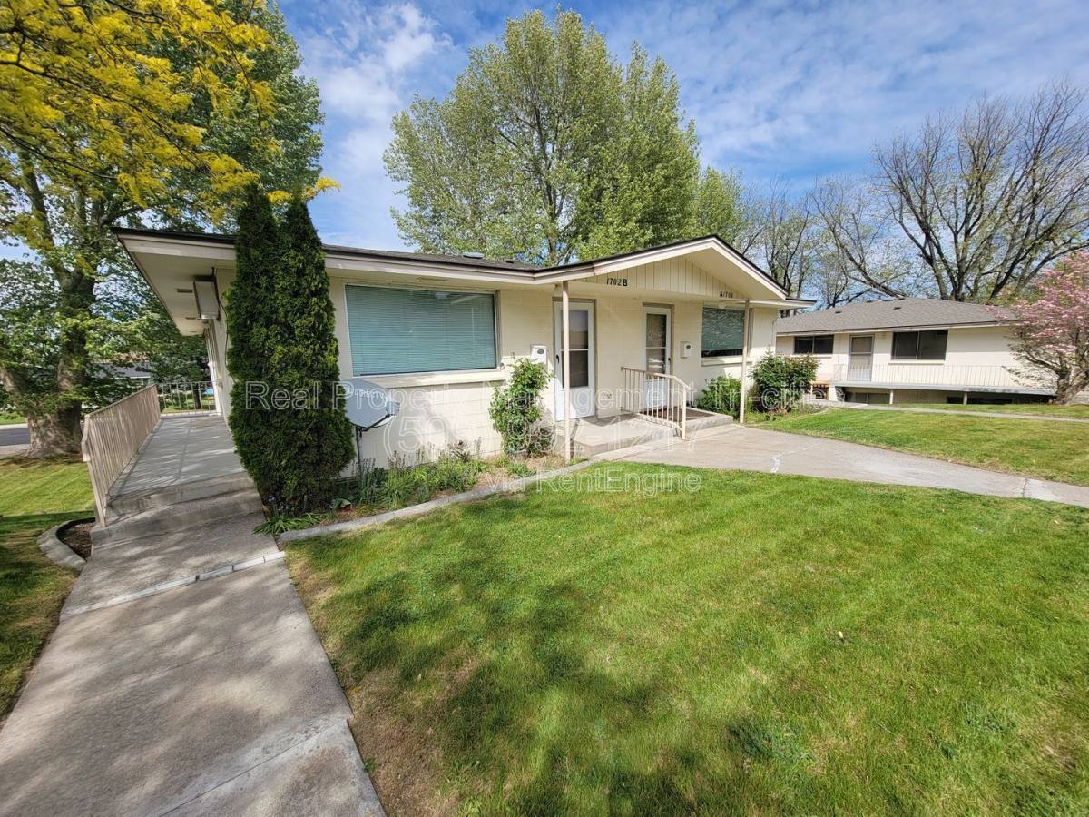 Apartment for rent at 1702 W 7th Place #B, Kennewick, WA 99336