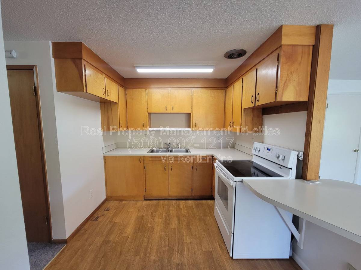 Apartment for rent at 1702 W 7th Place #B, Kennewick, WA 99336