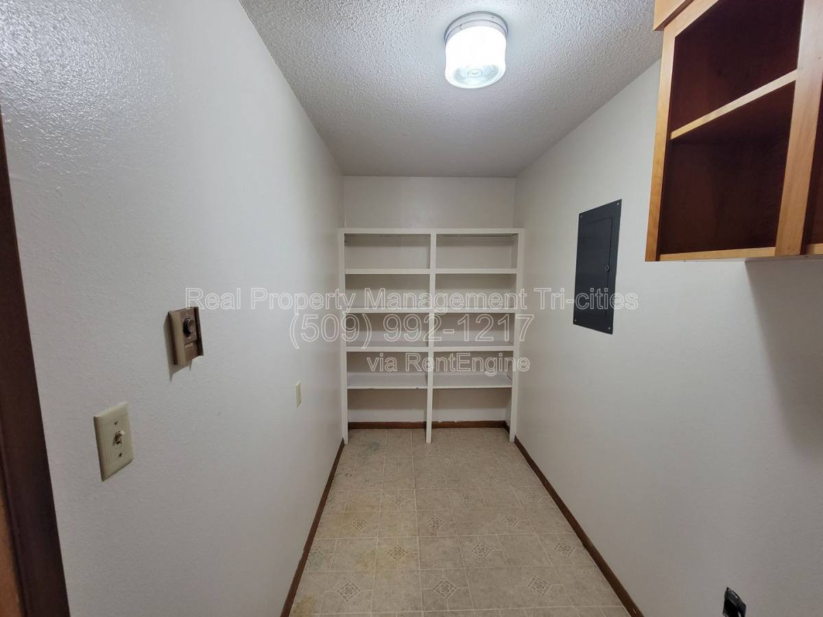 Apartment for rent at 1702 W 7th Place #B, Kennewick, WA 99336