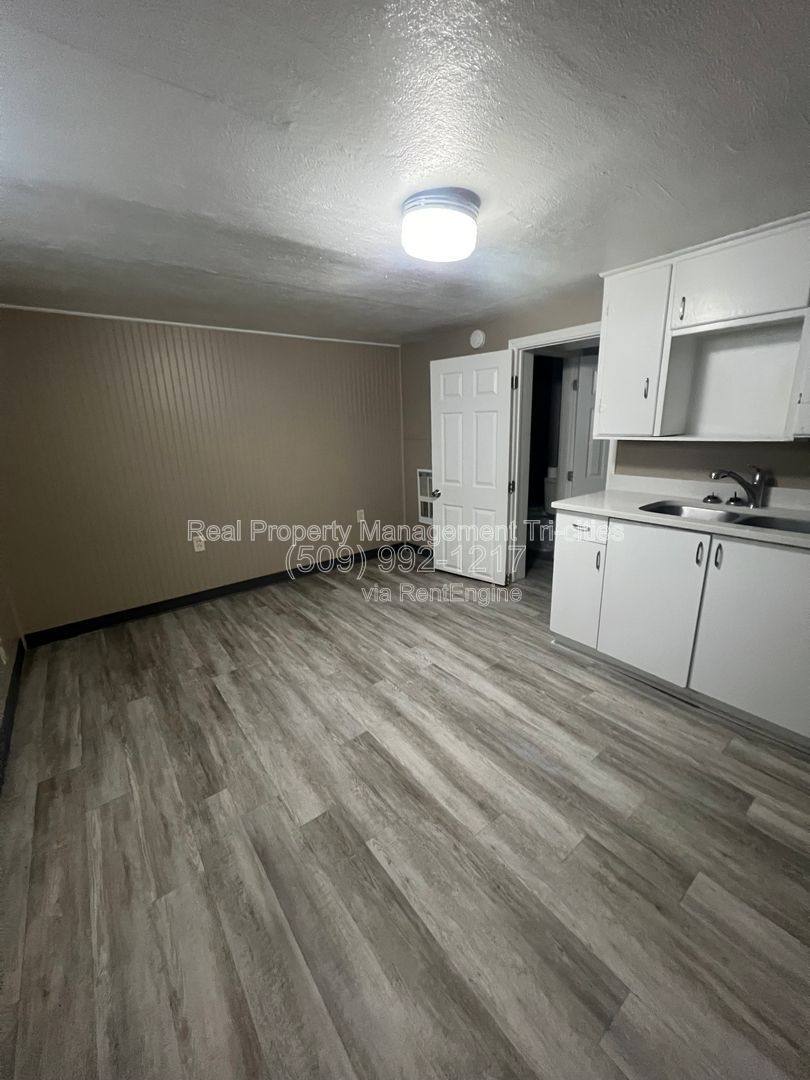 Apartment for rent at 508 9th St #6, Benton City, WA 99320
