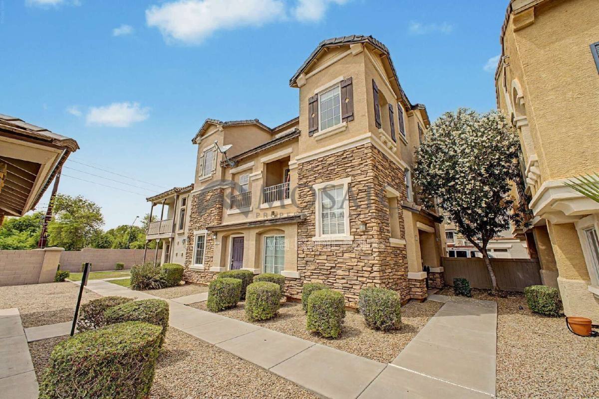 Townhouse for rent at 1384 S Sabino Dr, Gilbert, AZ 85296