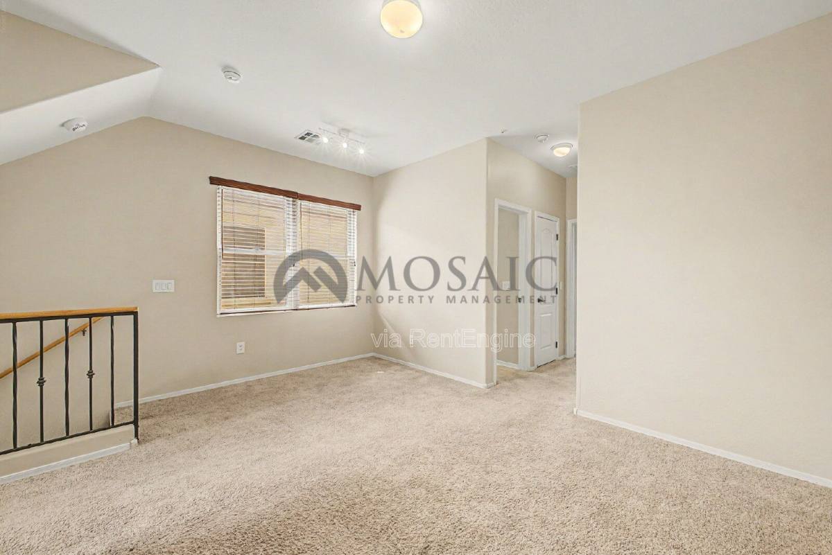 Townhouse for rent at 1384 S Sabino Dr, Gilbert, AZ 85296
