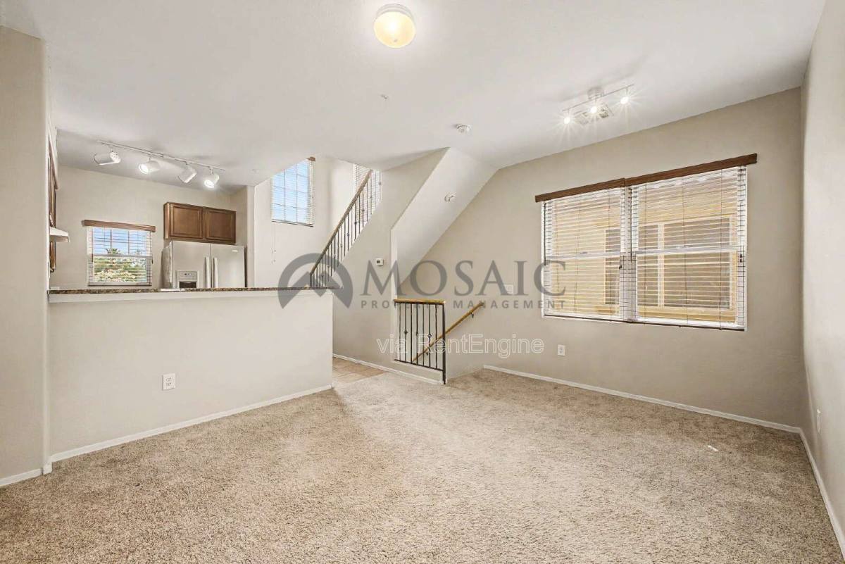 Townhouse for rent at 1384 S Sabino Dr, Gilbert, AZ 85296