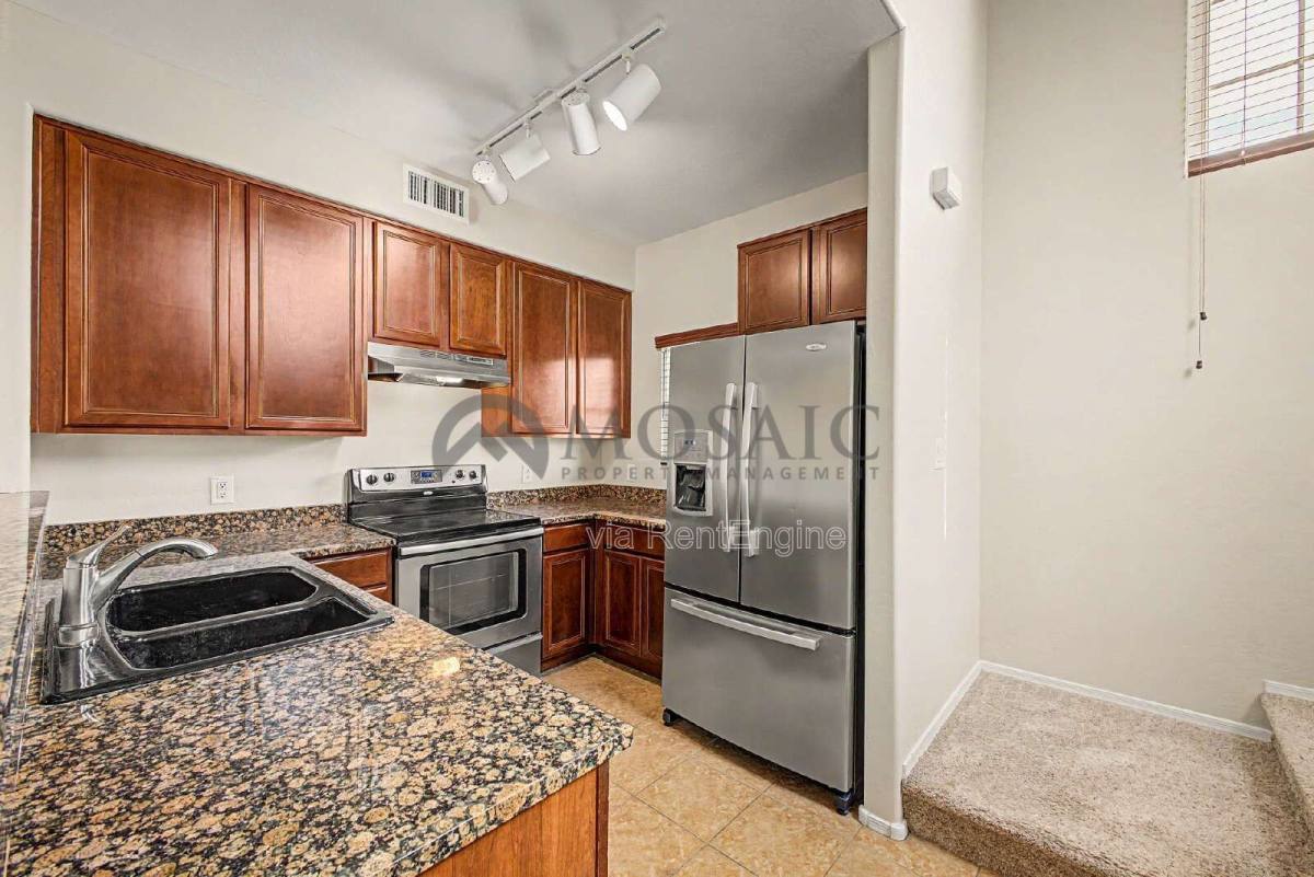 Townhouse for rent at 1384 S Sabino Dr, Gilbert, AZ 85296