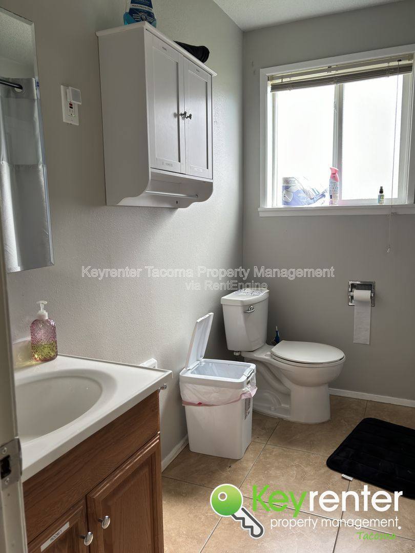 Apartment for rent at 1302 E 40th St #5, Tacoma, WA 98404