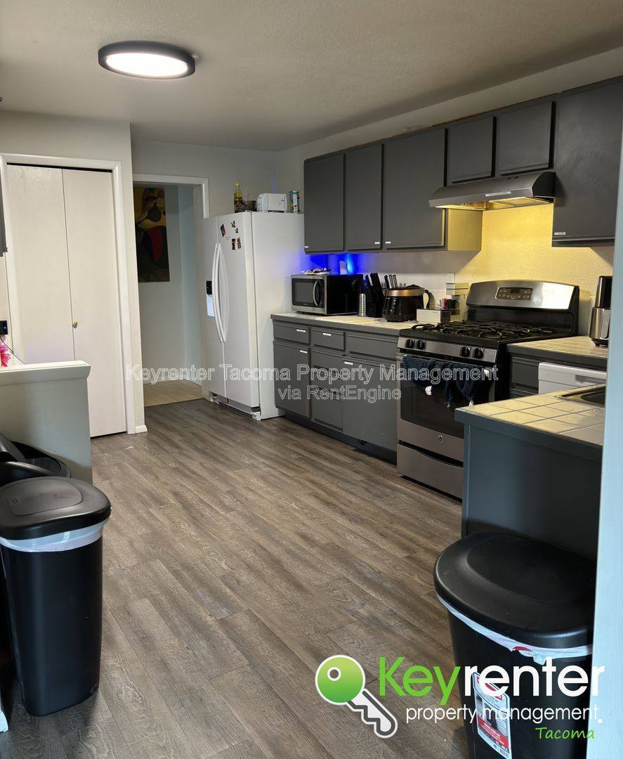Apartment for rent at 1302 E 40th St #5, Tacoma, WA 98404