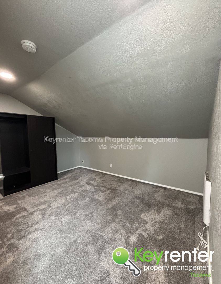 Apartment for rent at 1302 E 40th St #5, Tacoma, WA 98404