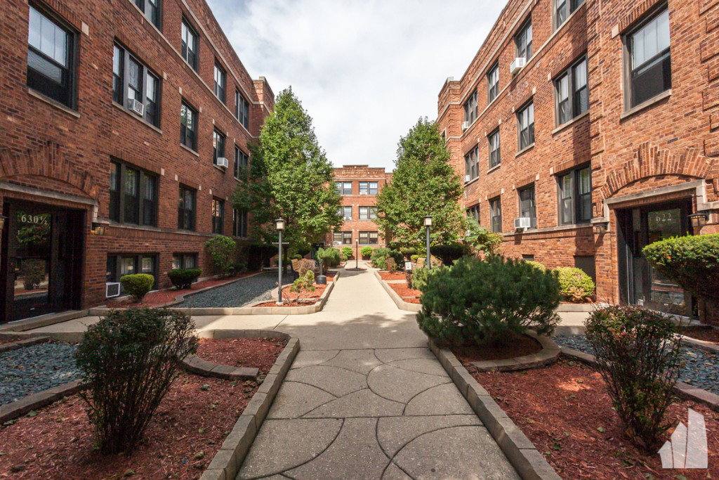 Apartment for rent at 622 W Cornelia Ave #E1, Chicago, IL 60657