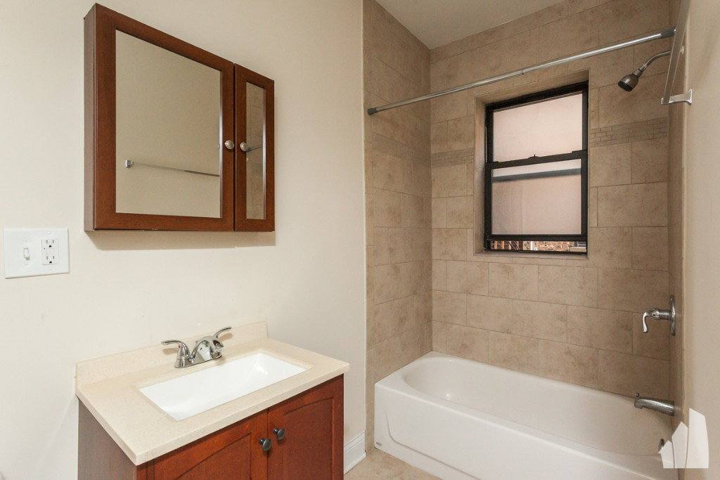 Apartment for rent at 622 W Cornelia Ave #E1, Chicago, IL 60657