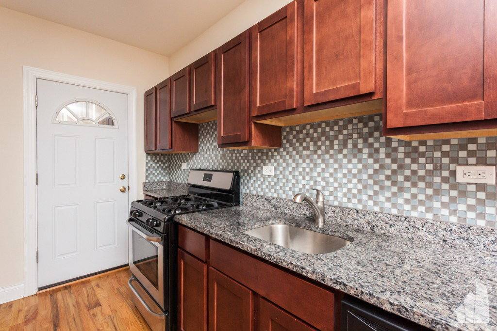 Apartment for rent at 622 W Cornelia Ave #E1, Chicago, IL 60657