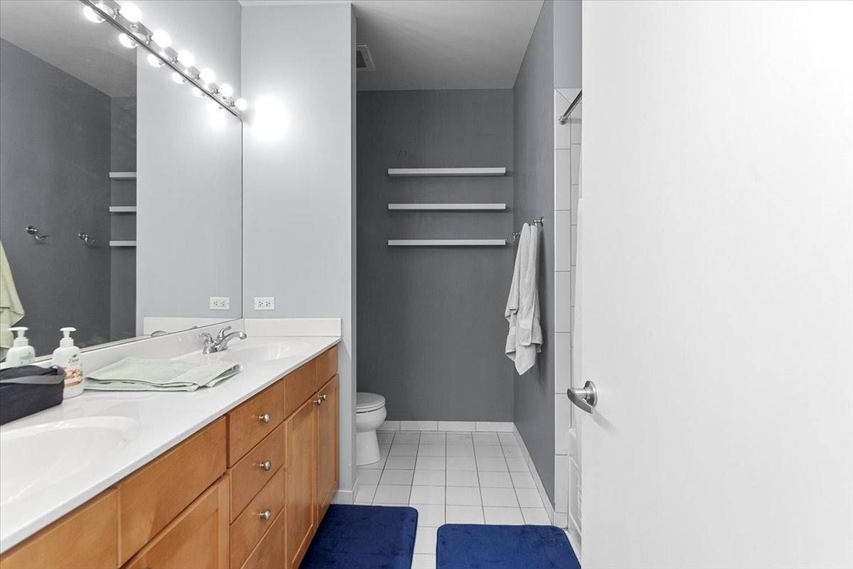 Condo for rent at 720 N Larrabee St #1012, Chicago, IL 60654