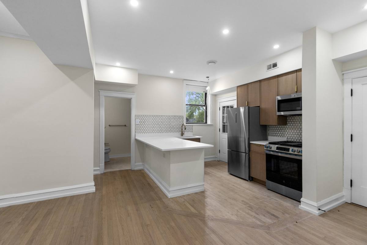 Apartment for rent at 4638 N Hamilton Ave #1, Chicago, IL 60625