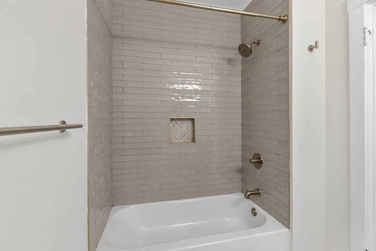 Apartment for rent at 4638 N Hamilton Ave #1, Chicago, IL 60625
