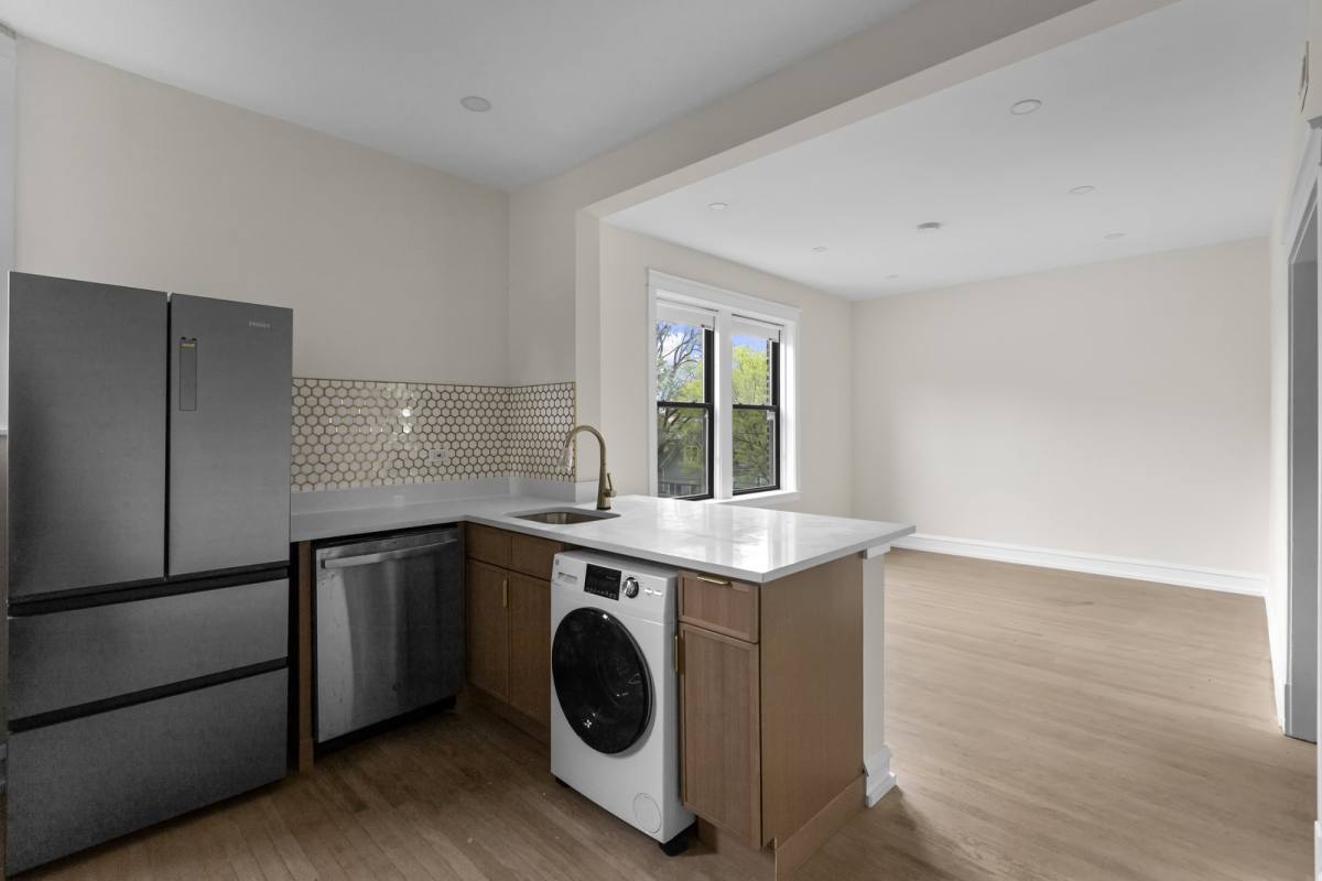 Apartment for rent at 4638 N Hamilton Ave #1, Chicago, IL 60625