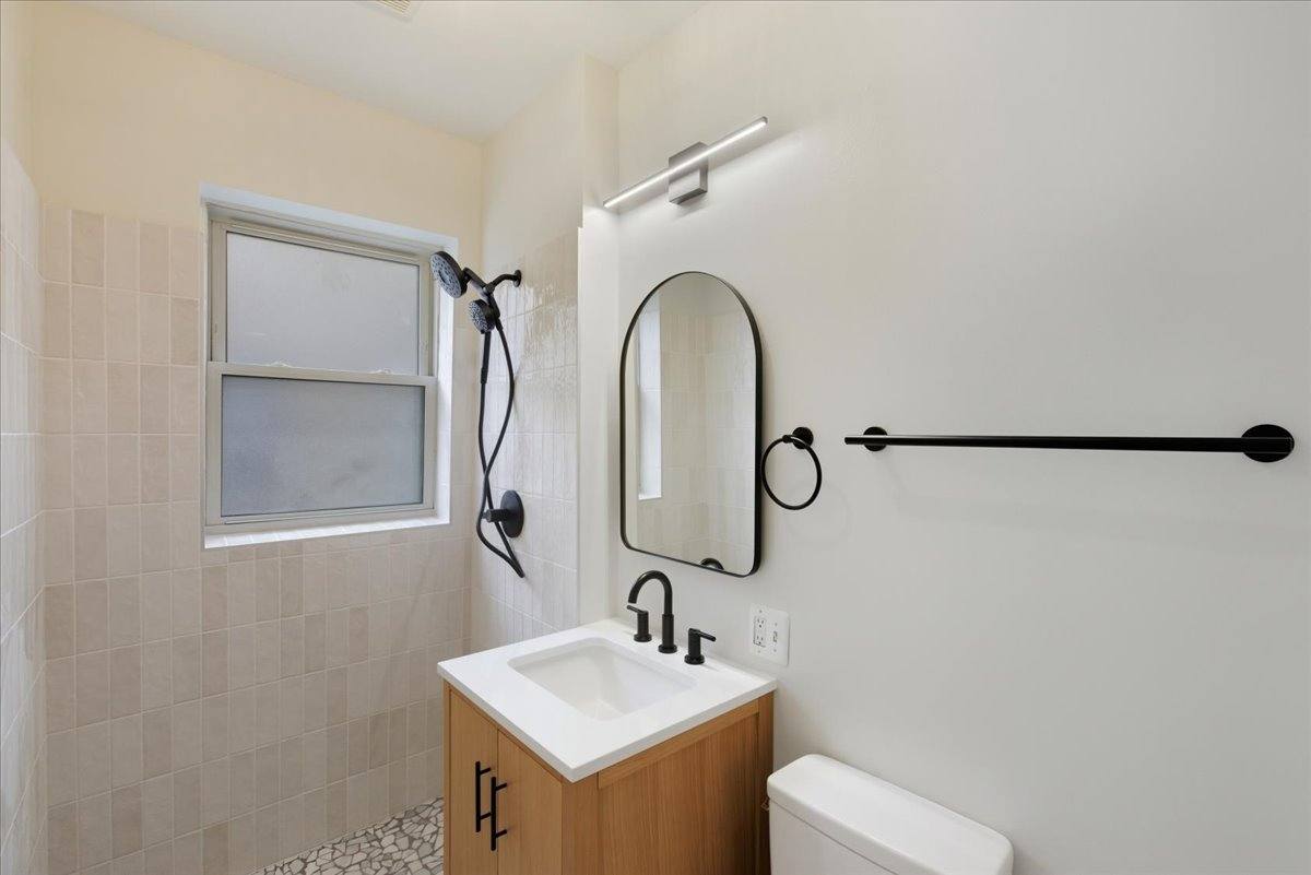 Apartment for rent at 6136 N Mozart St #4, Chicago, IL 60659