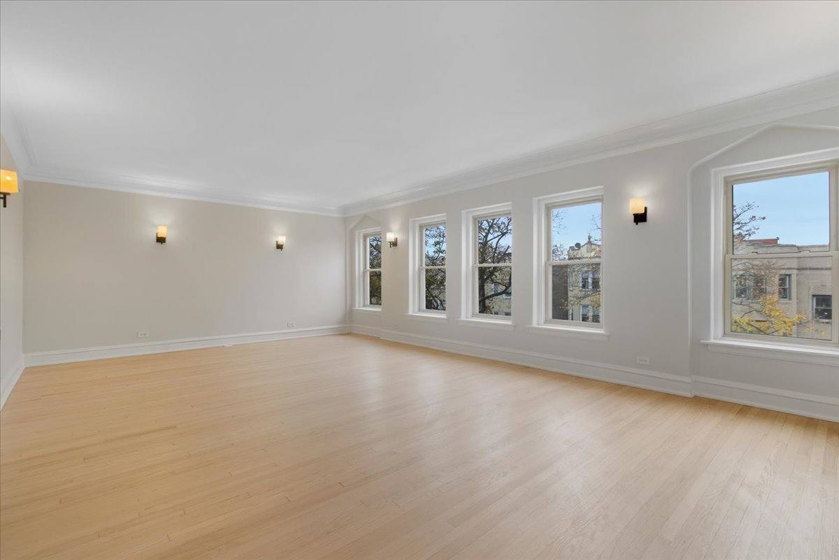 Apartment for rent at 6136 N Mozart St #4, Chicago, IL 60659