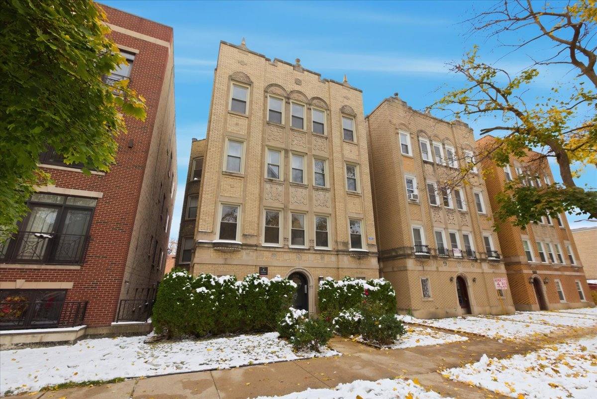 Apartment for rent at 6136 N Mozart St #4, Chicago, IL 60659