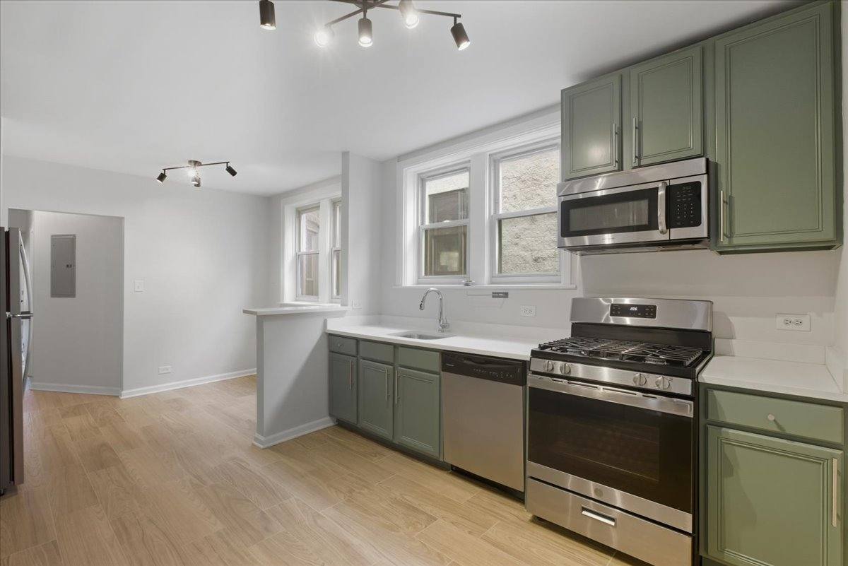 Apartment for rent at 6136 N Mozart St #4, Chicago, IL 60659