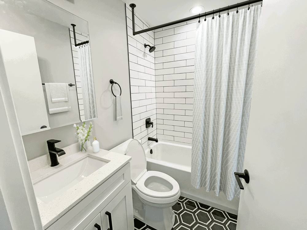 Apartment for rent at 5650 N Sheridan Rd #5B, Chicago, IL 60660