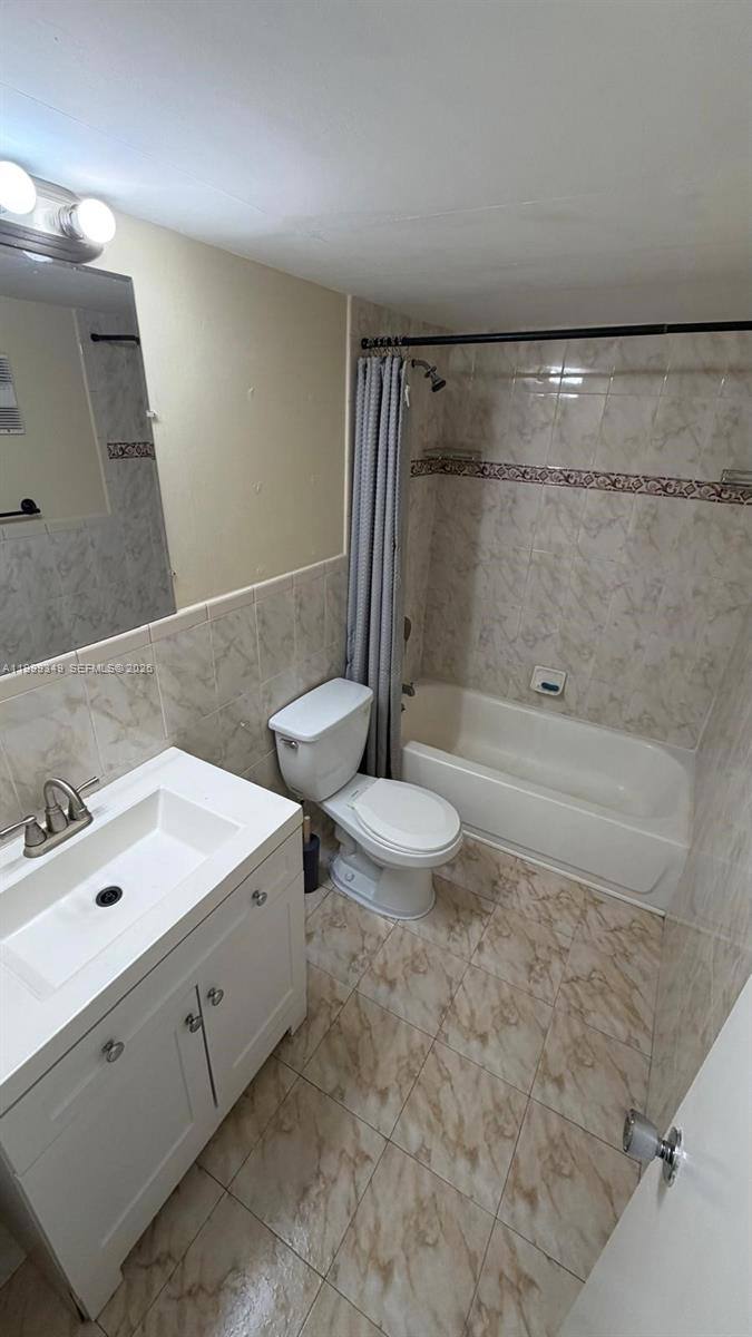 Apartment for rent at 7000 NW 186th St #4-219, Hialeah, FL 33015
