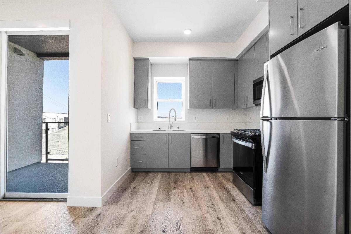 Apartment for rent at 3308 Mentone Ave #402, Los Angeles, CA 90034