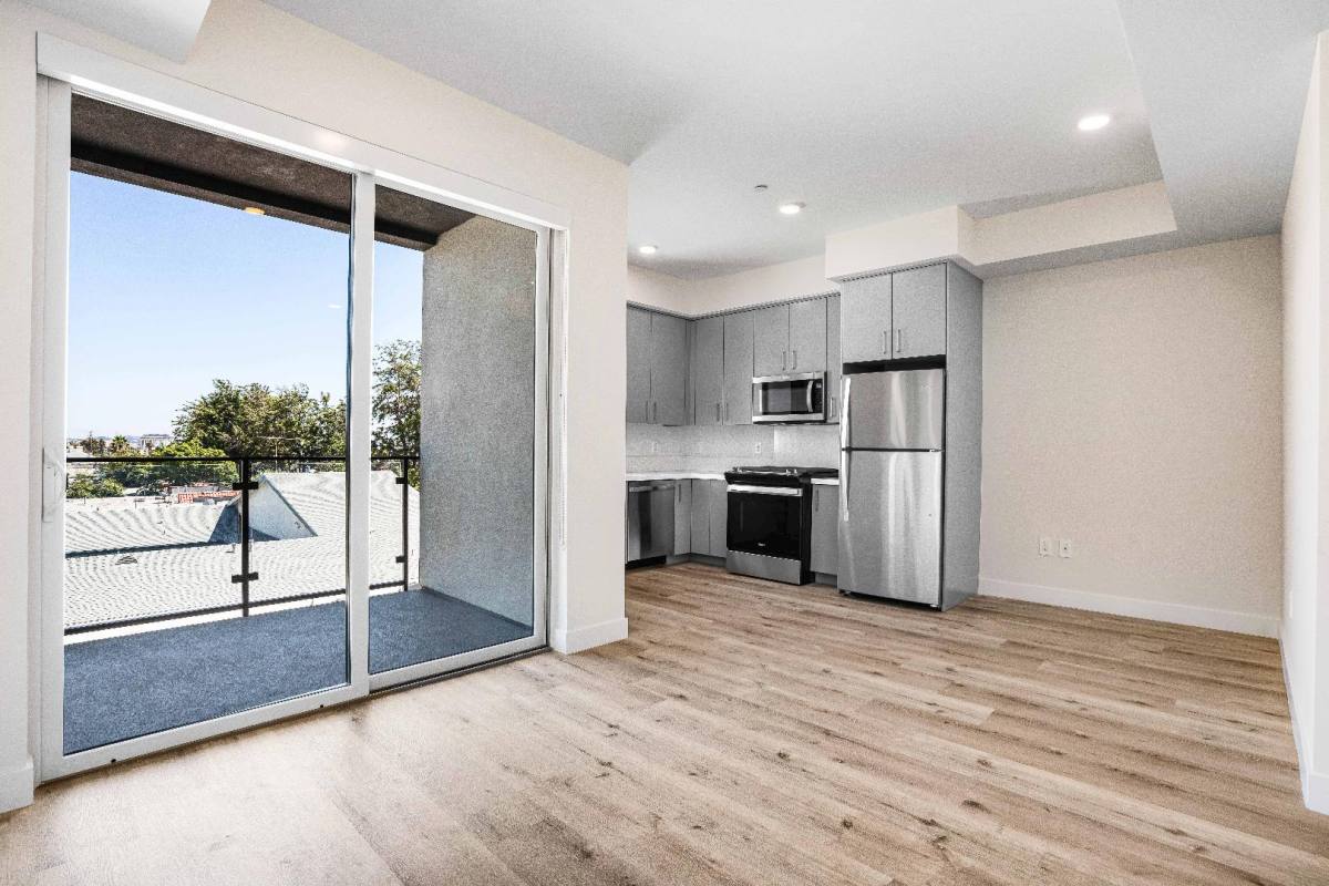Apartment for rent at 3308 Mentone Ave #402, Los Angeles, CA 90034