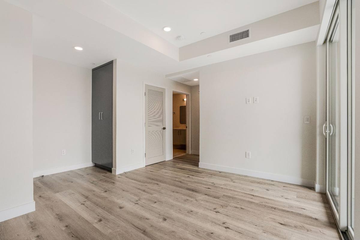 Apartment for rent at 3308 Mentone Ave #402, Los Angeles, CA 90034